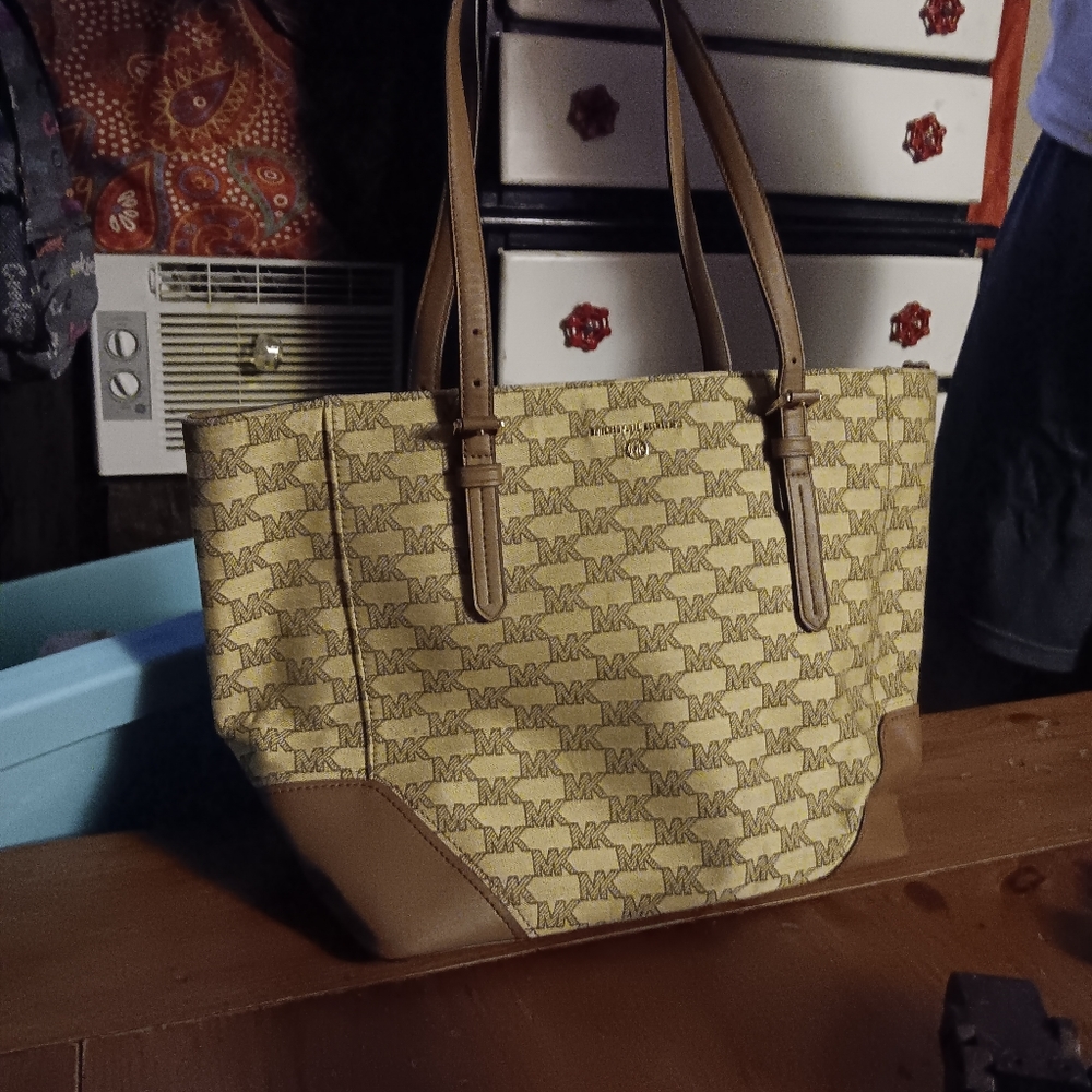 Michael kors tote